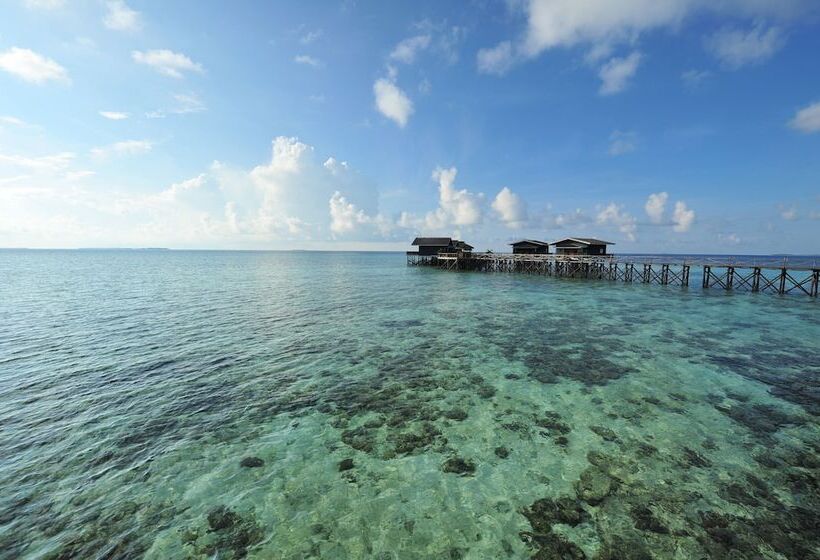 هتل Pom Pom Island Resort