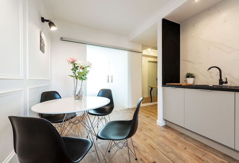 هتل Rondo Onz P&o Apartments