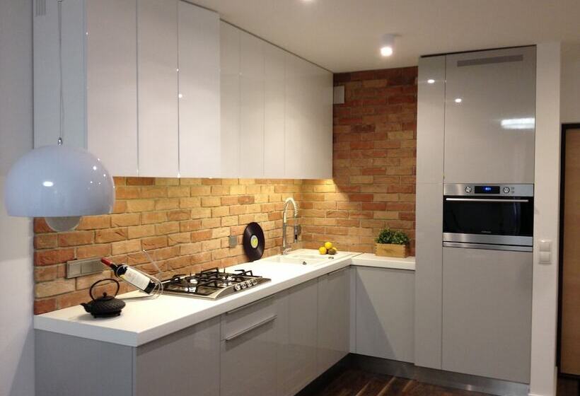 هتل Rondo Onz P&o Apartments