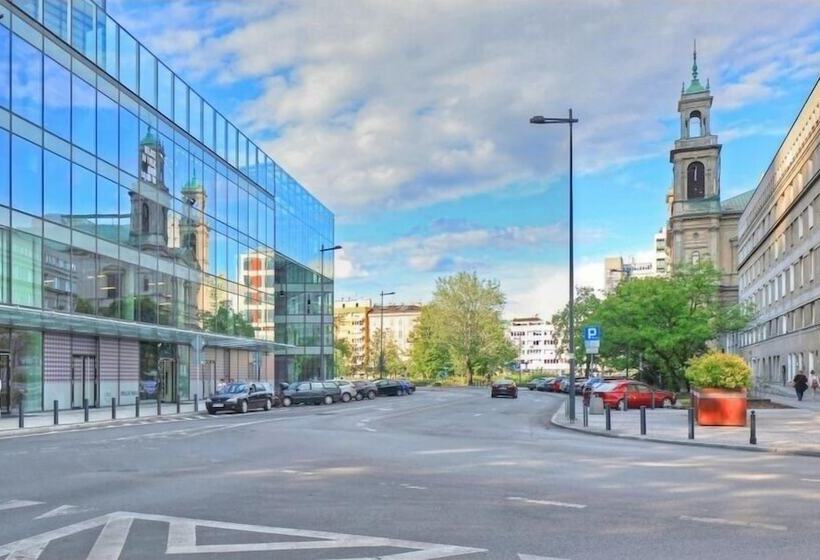 هتل Rondo Onz P&o Apartments