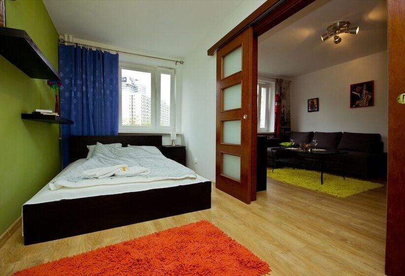 هتل Rondo Onz P&o Apartments