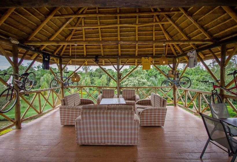 Hotel Roots Retreat And Camping Resort