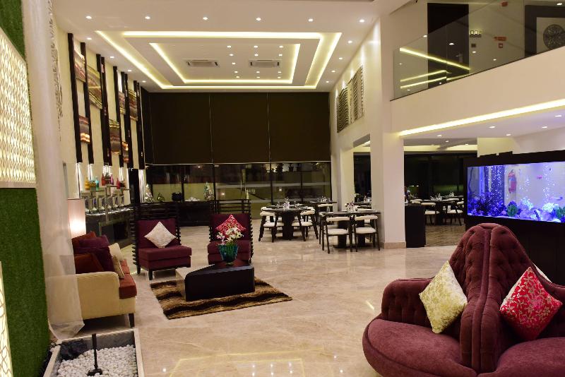 هتل The Flora Grand