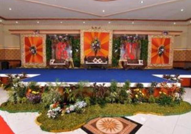 Отель Yusro Restaurant & Convention