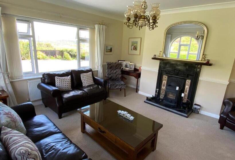 مبيت وإفطار Ardmore House