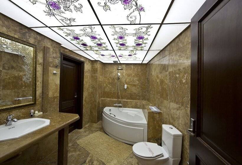 Lithos Hotel & Spa