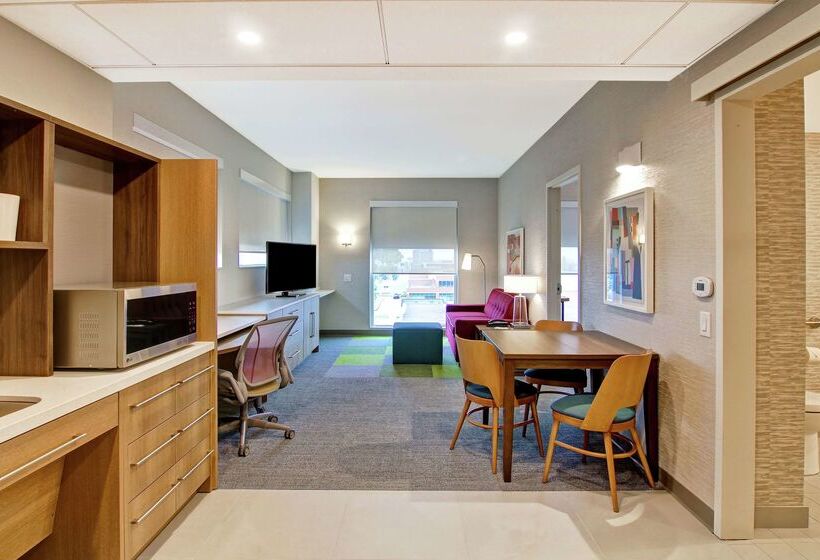 هتل Home2 Suites By Hilton Montreal Dorval