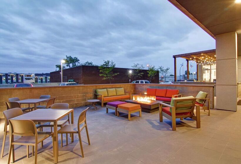 هتل Home2 Suites By Hilton Montreal Dorval