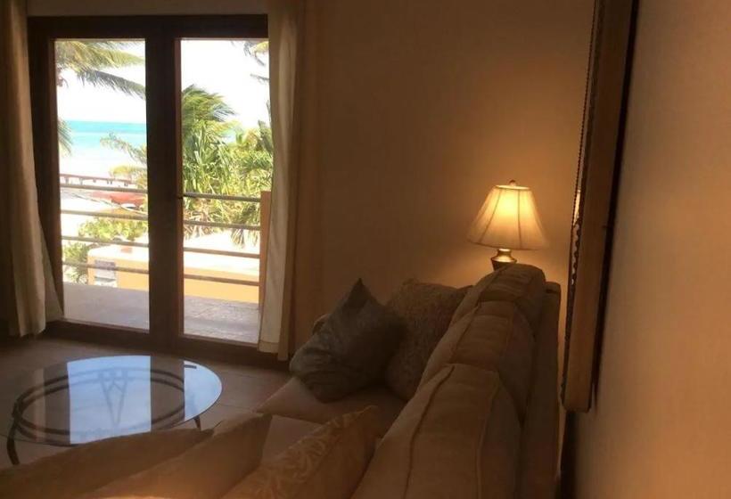 בית מלון כפרי The Beach Club Resort At Caye Caulker