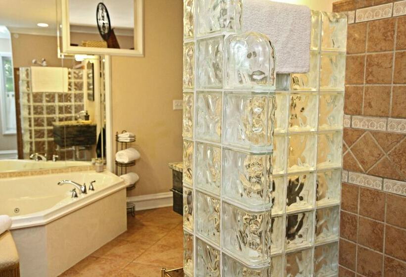 هتل 1890 Williams House Inn