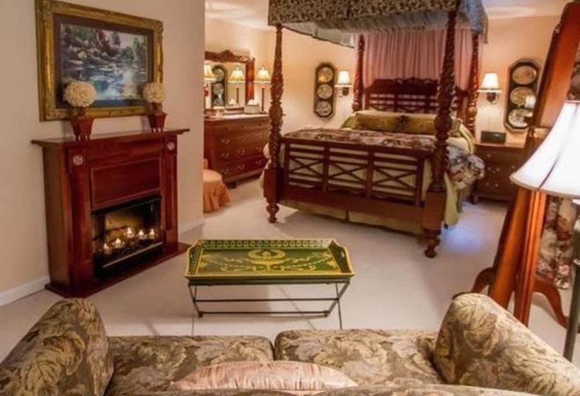 ホテル Bald Mountain House Inn At The Wolf Laurel Resort