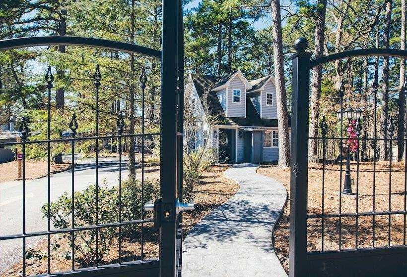 Отель Hogsveil Cottages Harry Potter Themed