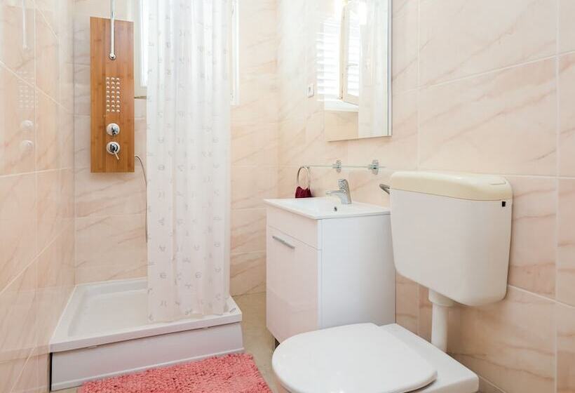 Отель Hostel šakić