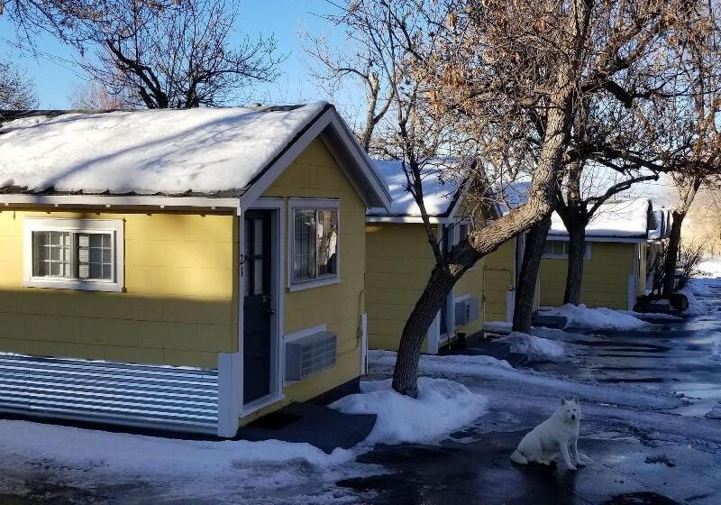 فندق Lamplighter Cabins & Suites