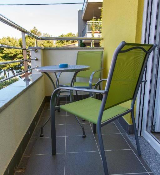هتل Nemira Sunny Apartments