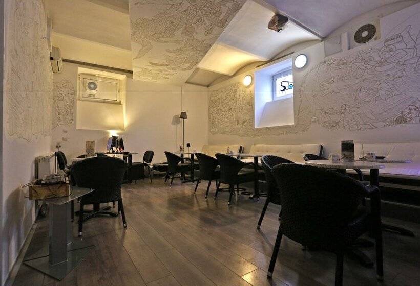 فندق Subspace Hostel
