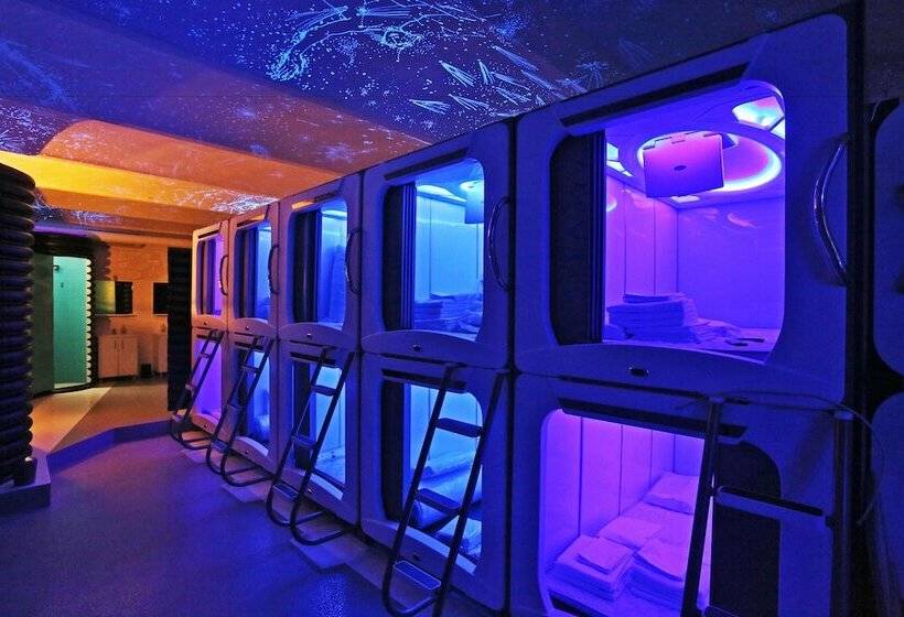 فندق Subspace Hostel