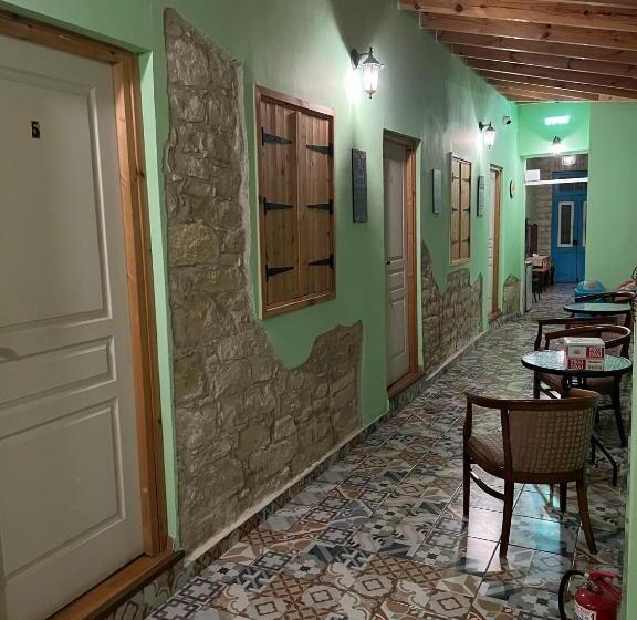 هتل Zouglas App Guesthouse