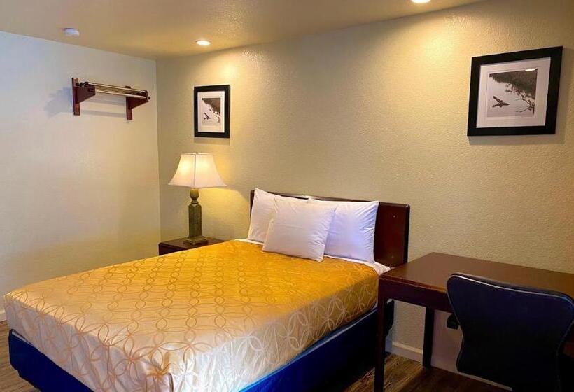בית מלון כפרי Whistling Pines   Daily & Extended Stay, Elizabeth City