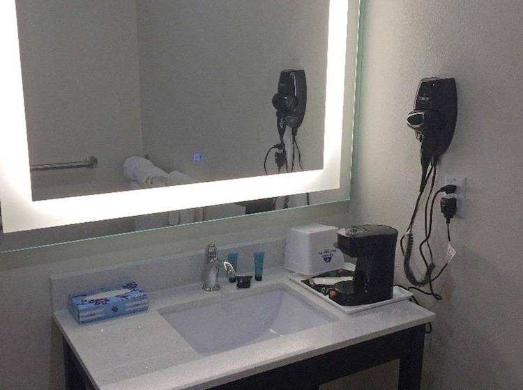 هتل Americas Inn & Suites Iah North