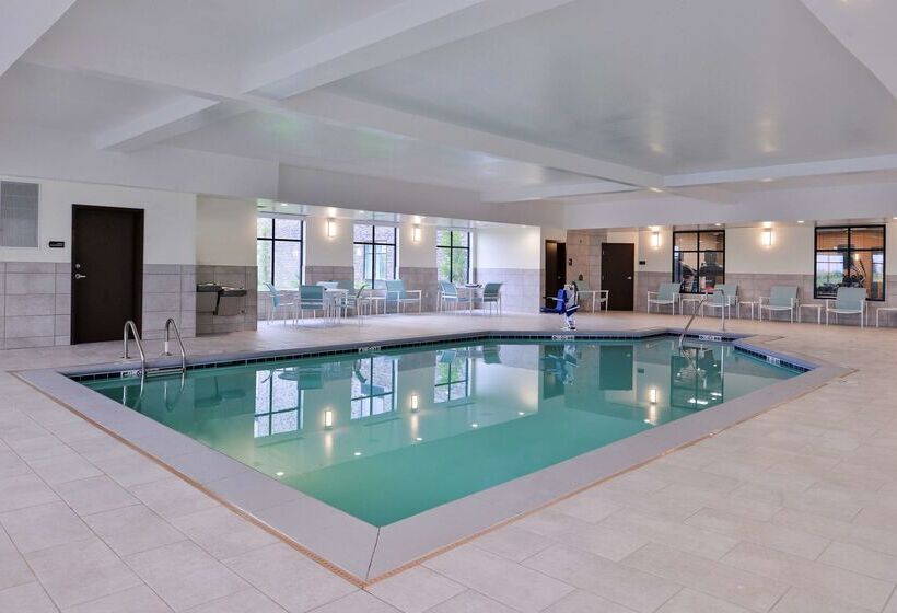 هتل Homewood Suites By Hilton Des Moines Airport