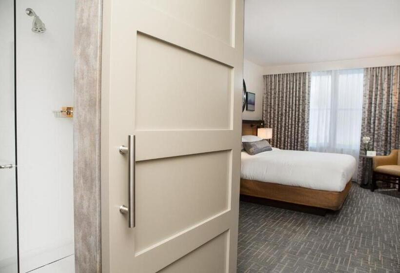 호텔 Madison & Shenandoah Conference Ctr