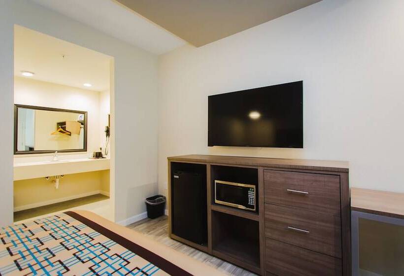 هتل Scottish Inn & Suites  Atascocita