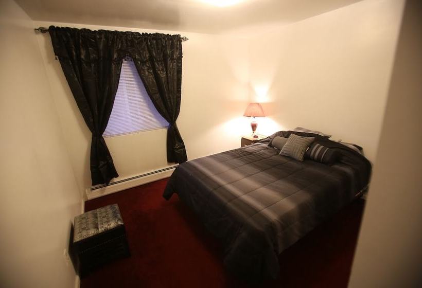 Отель The Dearborn Suites