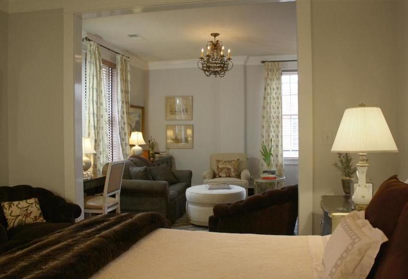 هتل Inn At Court Square