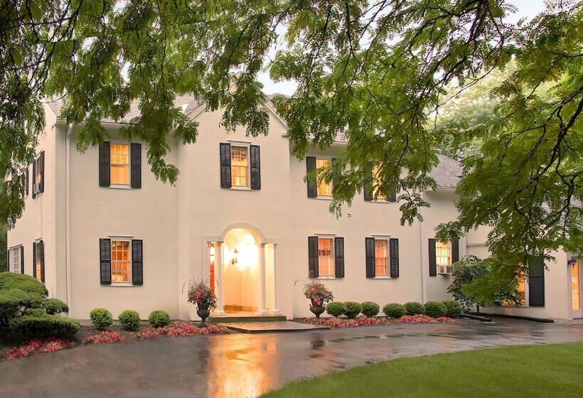 فندق 10 Fitch Luxurious Romantic Inn