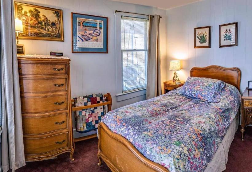 فندق Anne Hathaway House