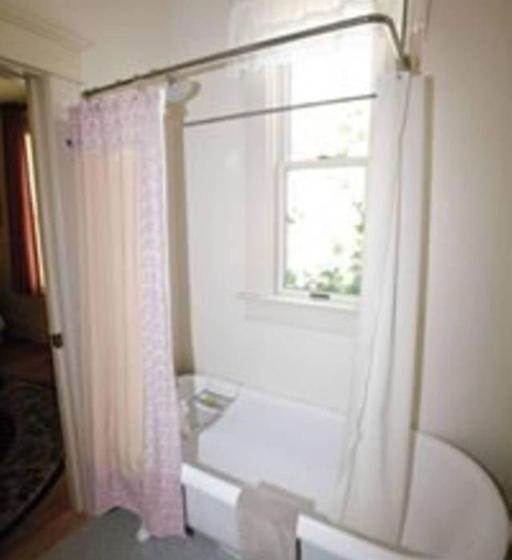 فندق Anne Hathaway House