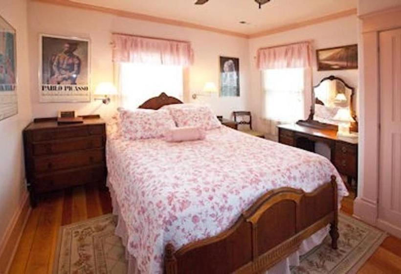 فندق Anne Hathaway House