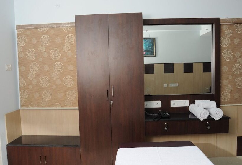 هتل Saibala Budget Airport