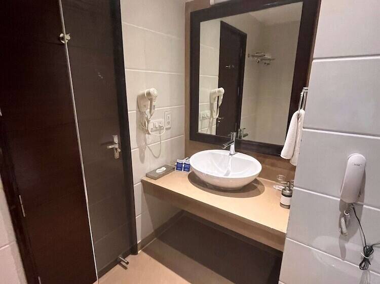 酒店 Deventure Sarovar Portico Kapashera, New Delhi