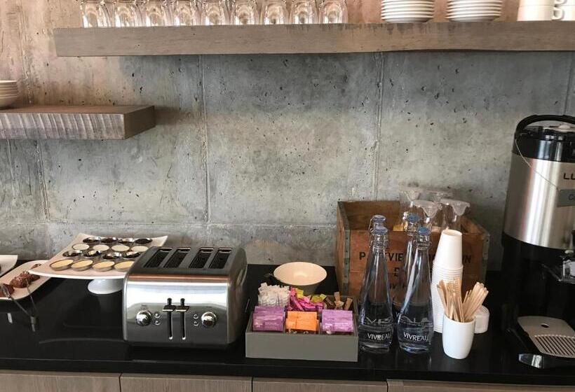 בית מלון כפרי The Preston House And