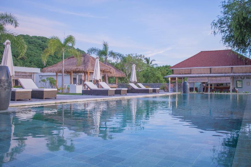 Отель The Suites Lombok