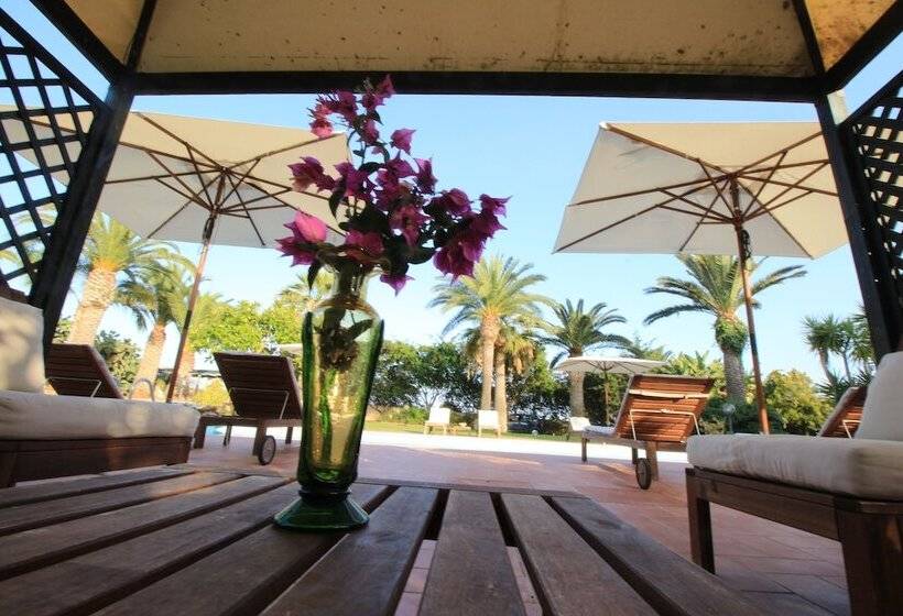 هتل Villa Carlotta Resort