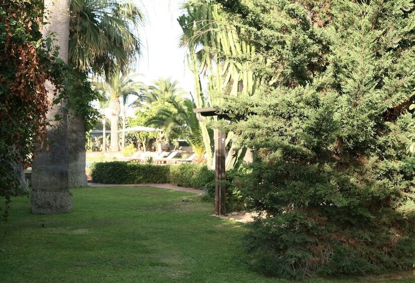 هتل Villa Carlotta Resort