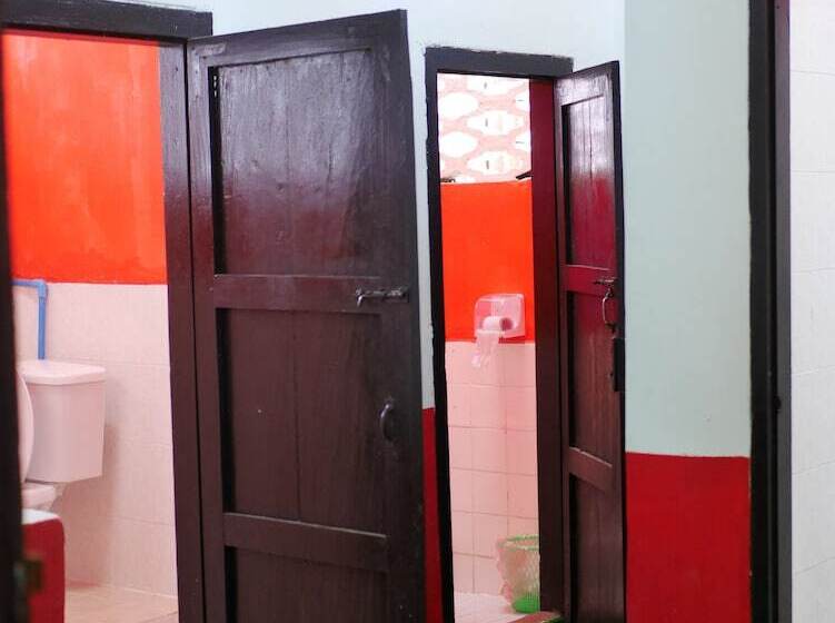 هتل Y Not Laos Hostel