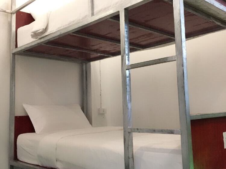 هتل Y Not Laos Hostel