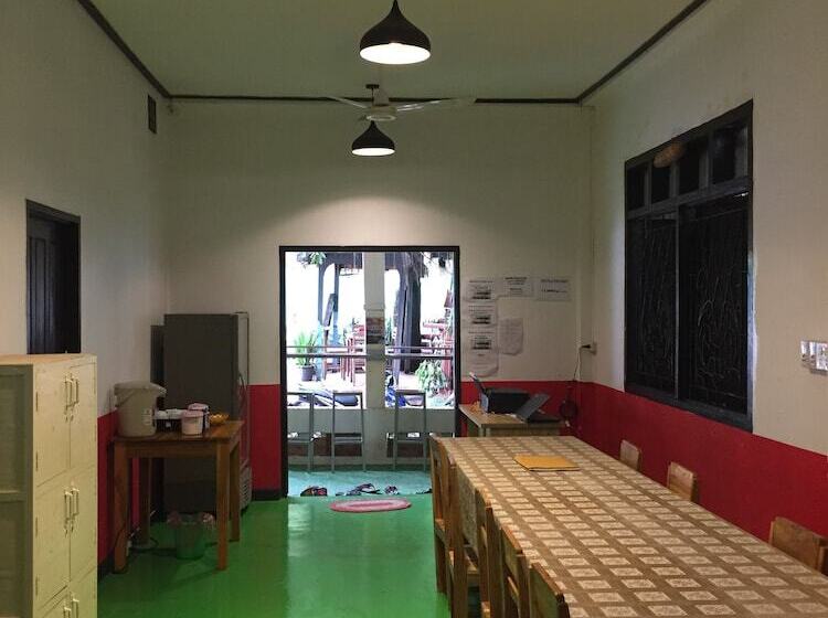 هتل Y Not Laos Hostel