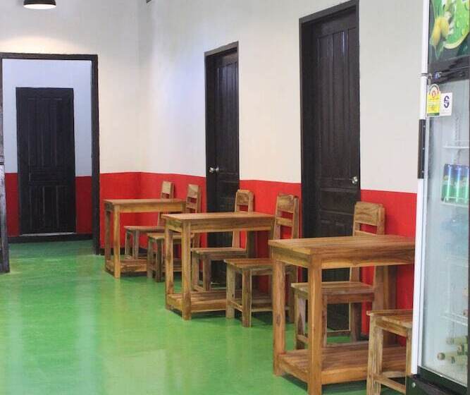 هتل Y Not Laos Hostel