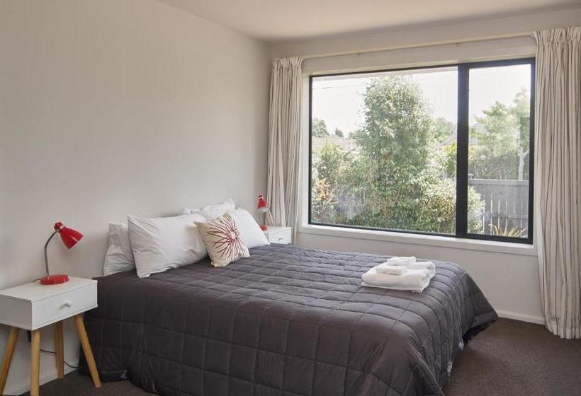 هتل Brookside Villa