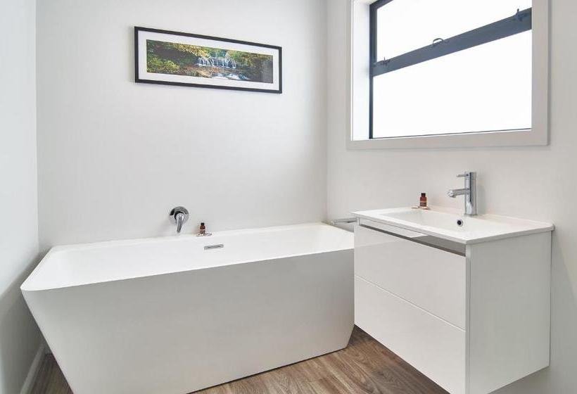 هتل Brookside Villa