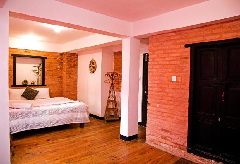 هتل Lumbini Heritage Home