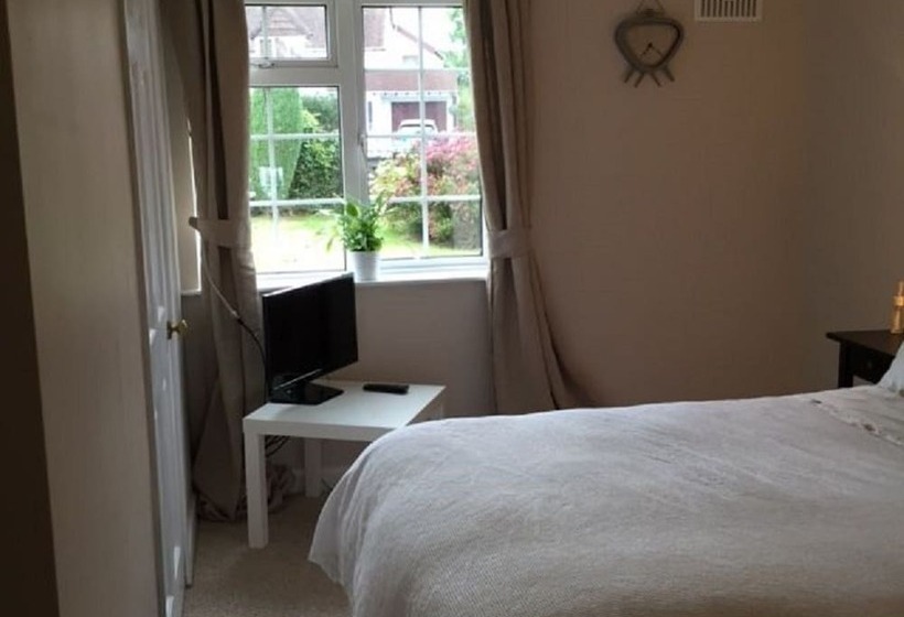 هتل Illshaw Heath Farm Guest Lodge