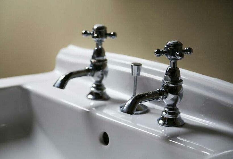 فندق King John Inn