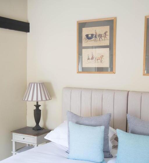 فندق King John Inn