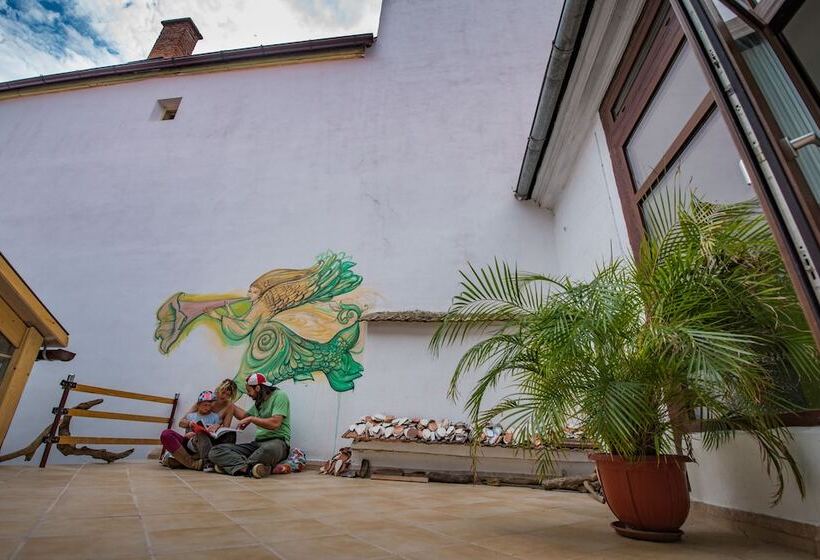 호텔 Mountain Tale Hostel